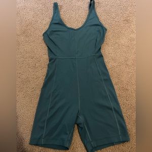 Lululemon onesie size 4